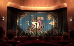 Mehr Informationen zu "Vorhang des Draken Kino"